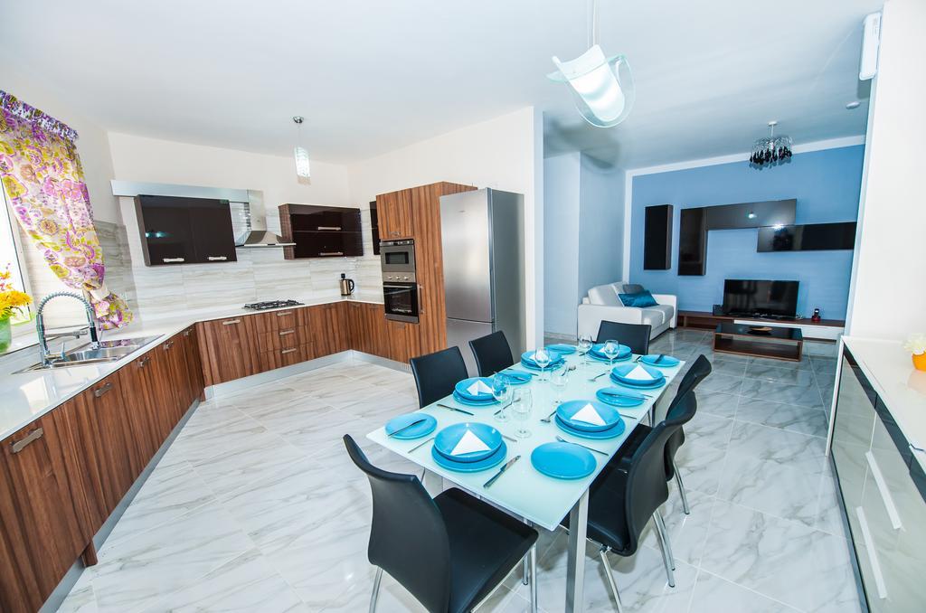 The Waves Holiday Apartment 마르사실로크 외부 사진