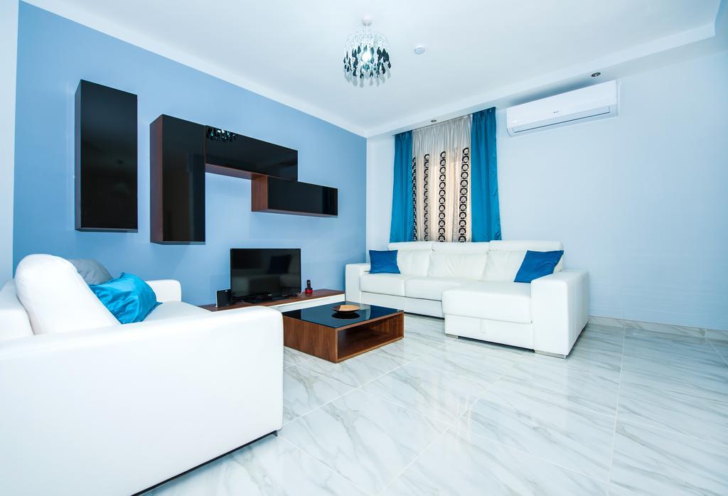 The Waves Holiday Apartment 마르사실로크 외부 사진