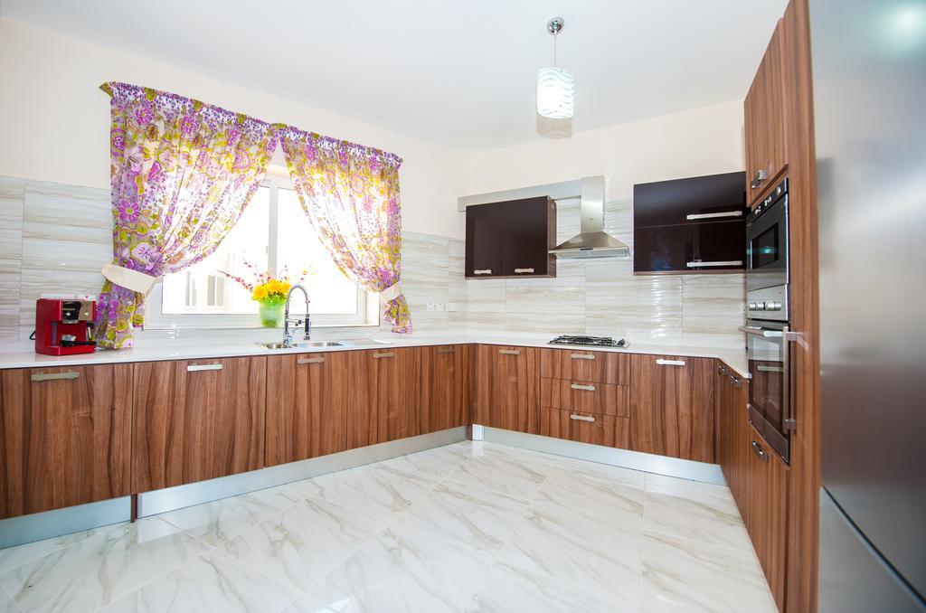 The Waves Holiday Apartment 마르사실로크 외부 사진