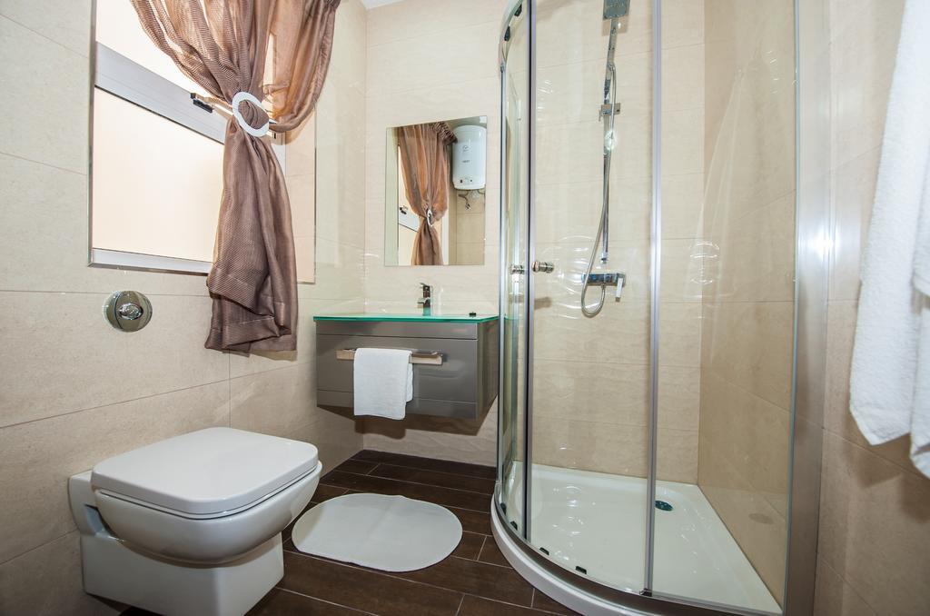 The Waves Holiday Apartment 마르사실로크 외부 사진