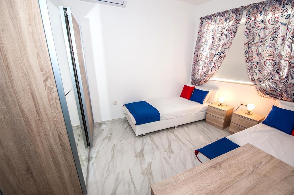 The Waves Holiday Apartment 마르사실로크 외부 사진