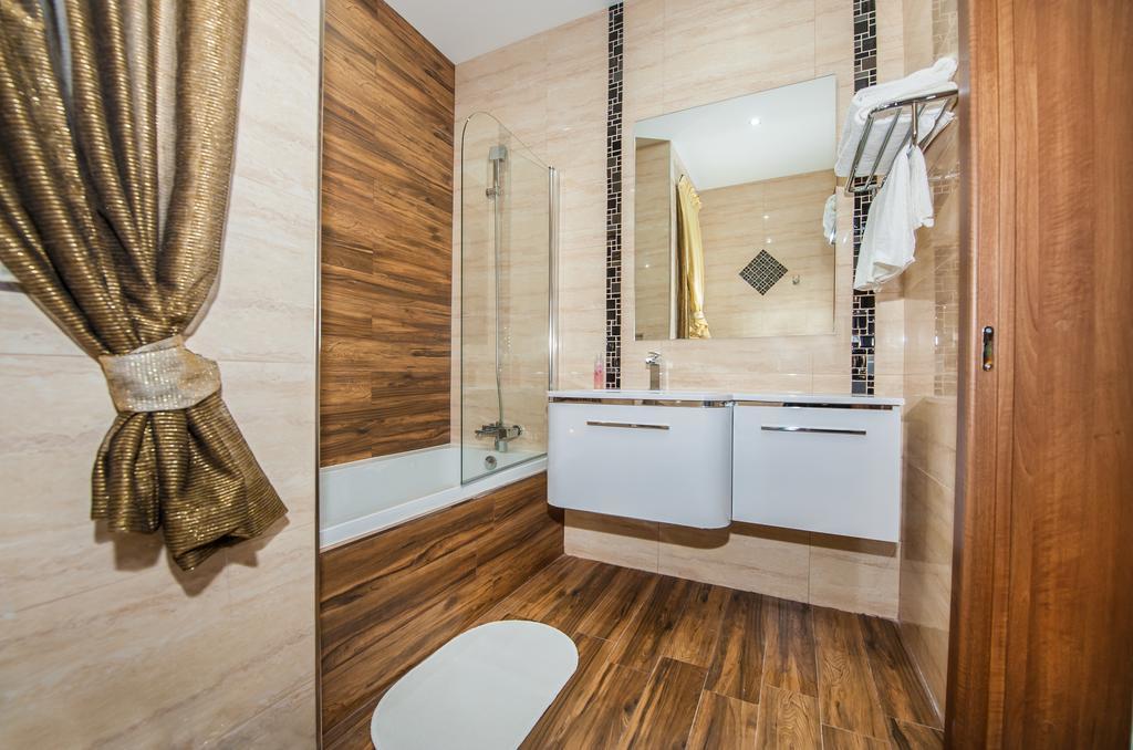 The Waves Holiday Apartment 마르사실로크 외부 사진