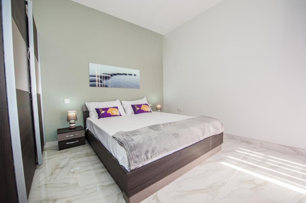 The Waves Holiday Apartment 마르사실로크 외부 사진